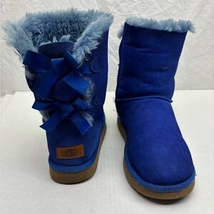 UGG Women's Short Shearling Boots in Royal Blue with Back Bows, SZ 8, box 19